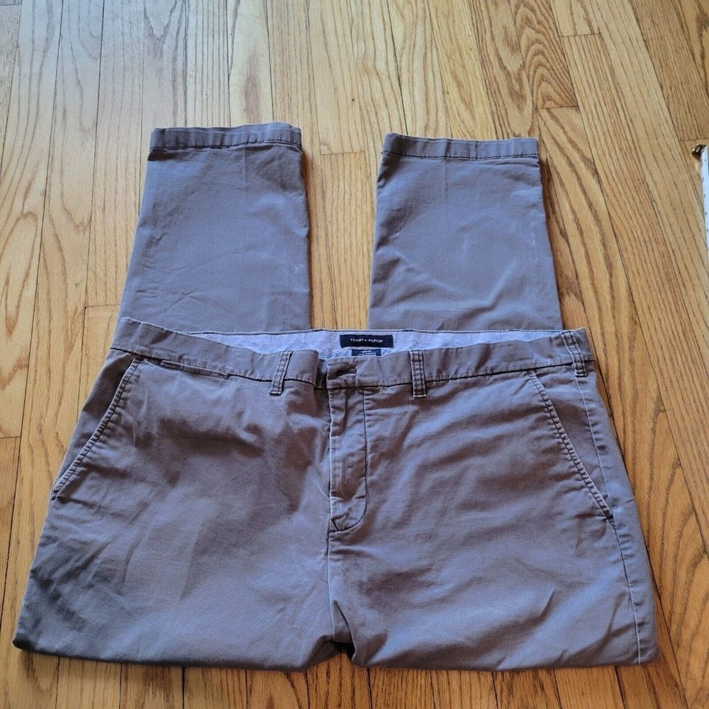 Tommy Hilfiger Slim Fit Gray 42X30 Classic Casual Chino Pants EXCELLENT Cond
